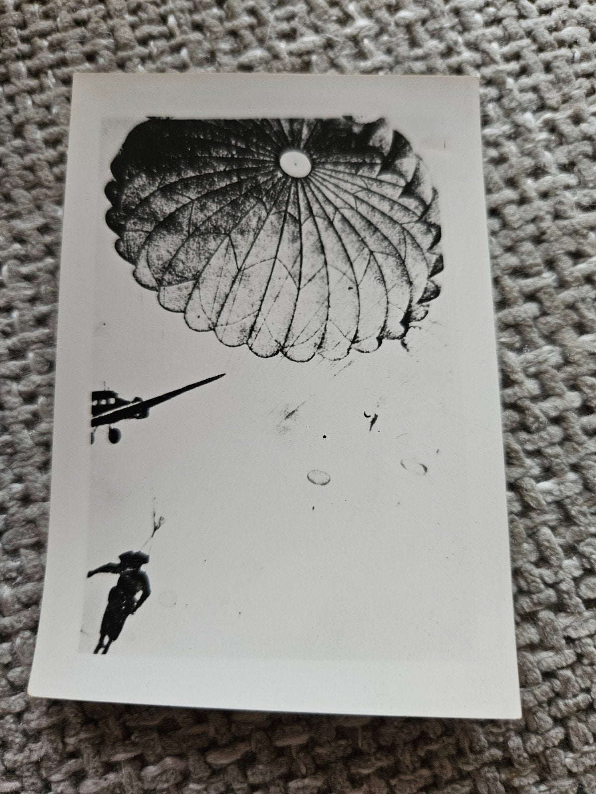 2e WO Parachutist springt uit vliegtuig, Ophalen of Verzenden