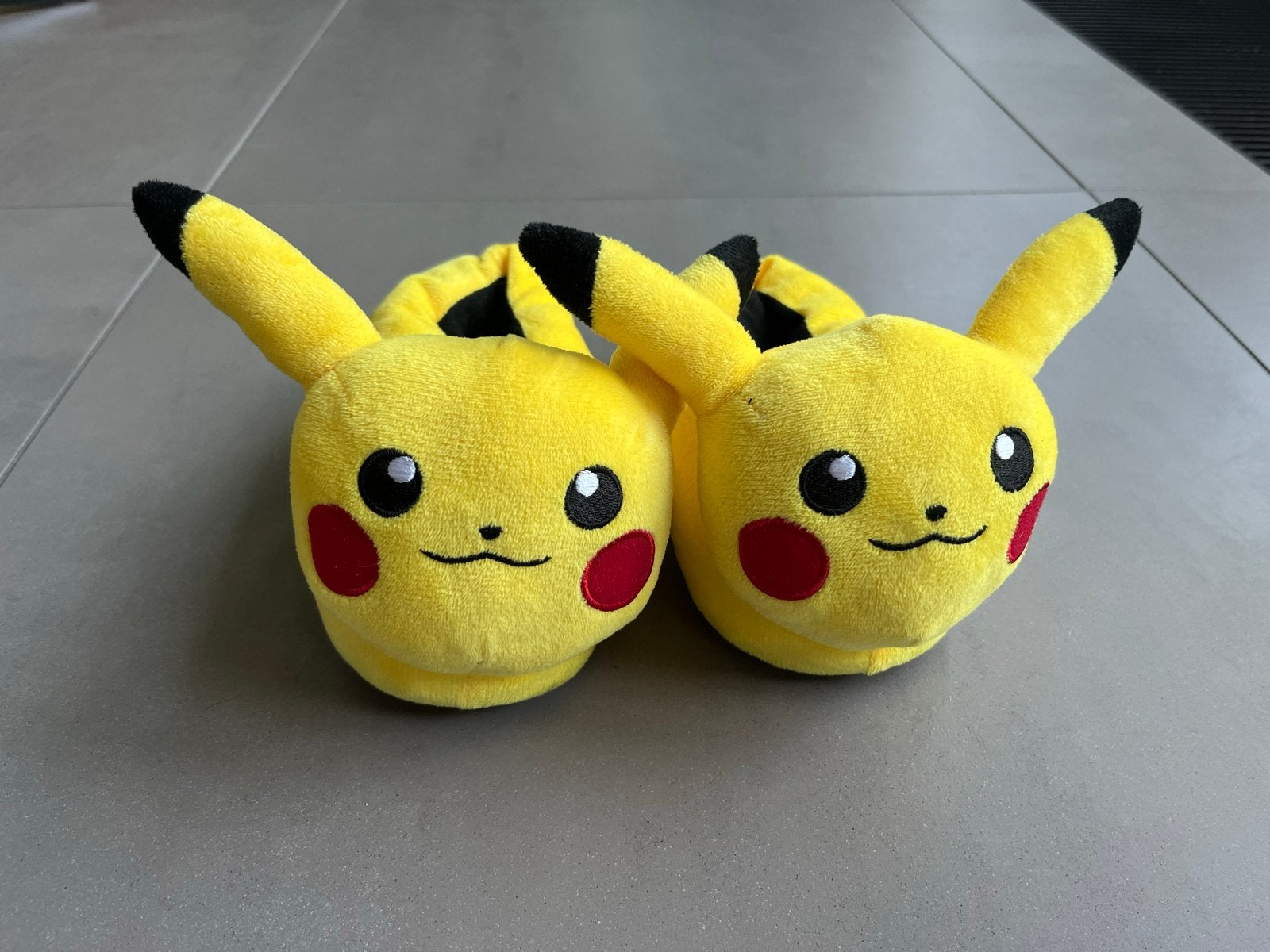 Pikachu Sloffen - Zo goed als nieuw, Ophalen of Verzenden, Zo goed als nieuw, Jongen of Meisje, Overige typen