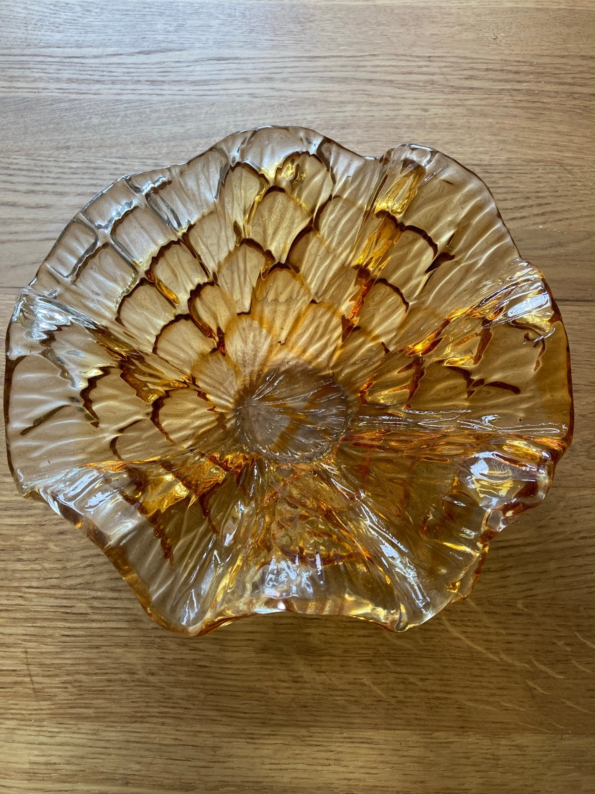 Vintage glazen schaal - amberkleurig bloemvorm, Ophalen of Verzenden