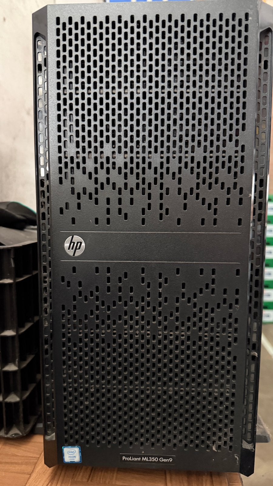 HP ML350 G9 server, Ophalen, Gebruikt, 2 tot 3 Ghz, Hot swappable onderdelen