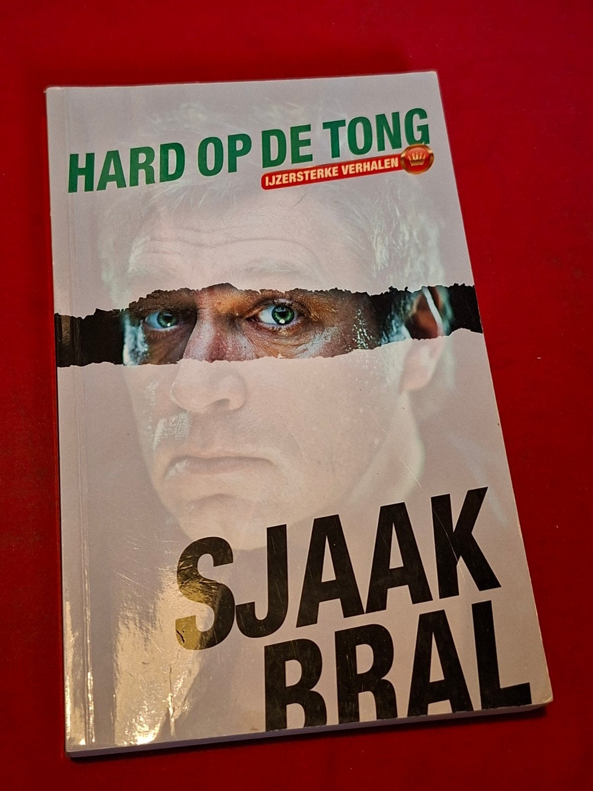GESIGNEERD + nr. Hard op de tong. Sjaak Bral., Ophalen of Verzenden, Gelezen, Verhalen
