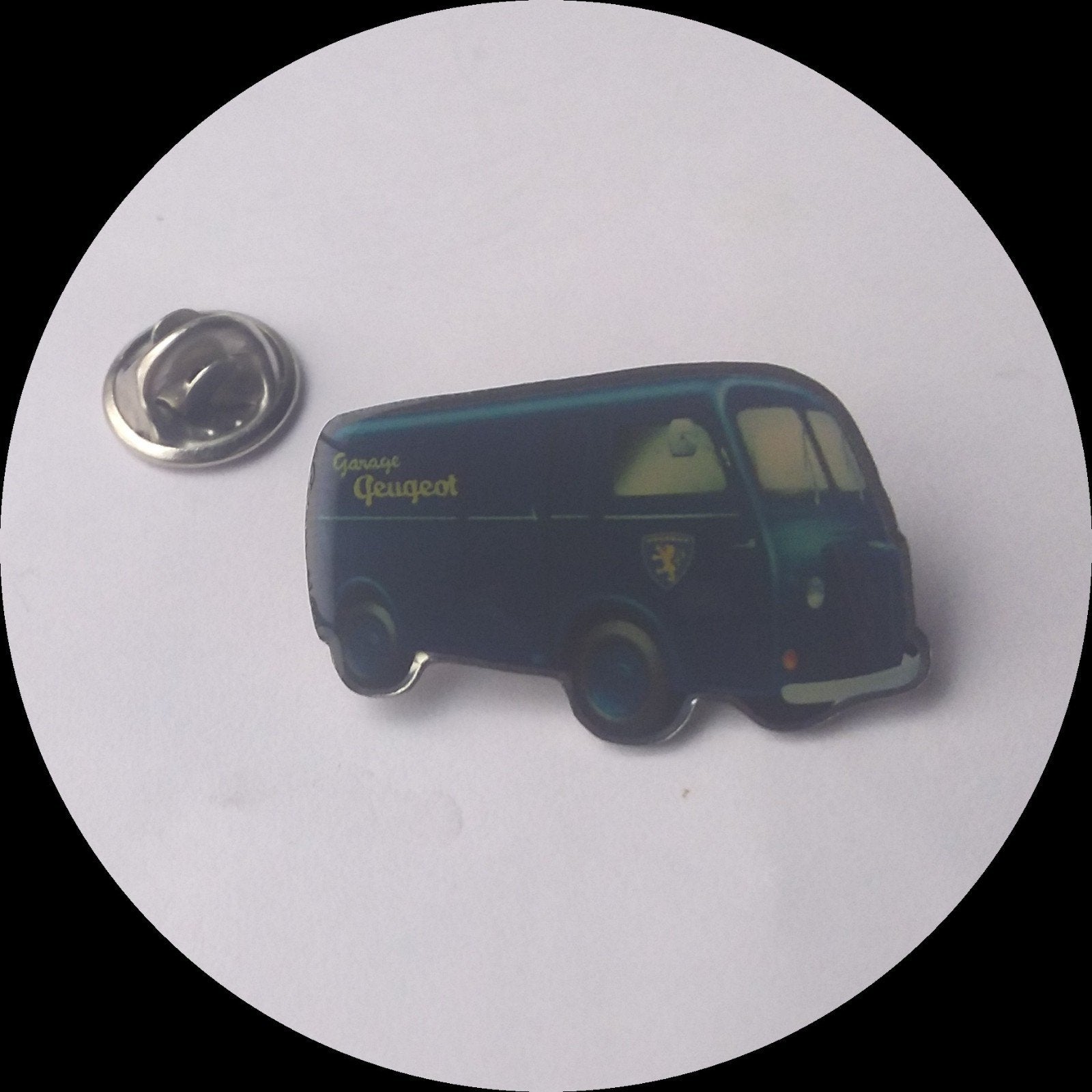 Oude PEUGEOTpin, J5 bus, Ophalen of Verzenden, Zo goed als nieuw, Transport, Speldje of Pin