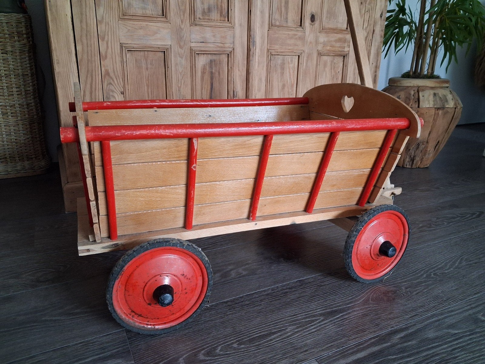 Vintage bolderkar met opvallende rode wielen, Ophalen, Gebruikt