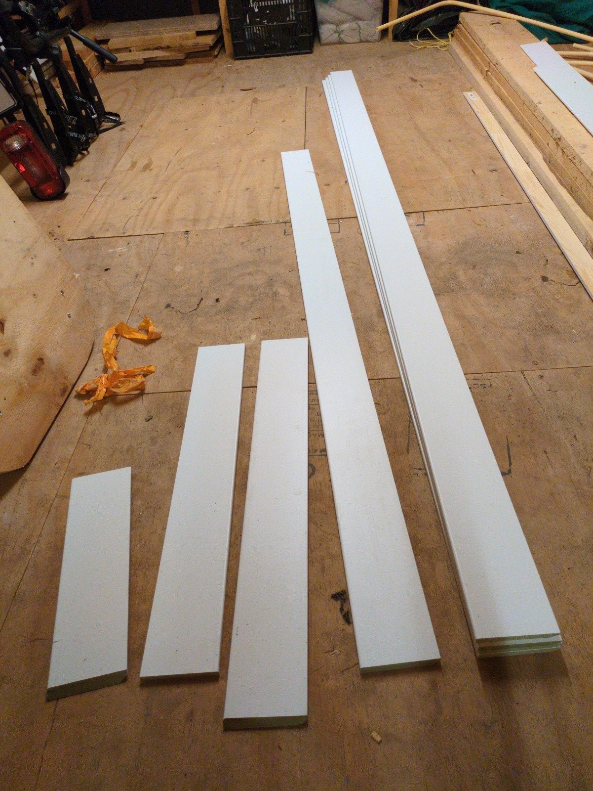 Witte plinten 90x9mm - Diverse lengtes, Ophalen, Zo goed als nieuw, Mdf, 200 tot 250 cm