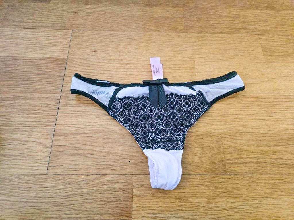 Lichtroze Zwarte String van Hunkemöller - Maat M, Hunkemöller, Ophalen of Verzenden, Roze, String