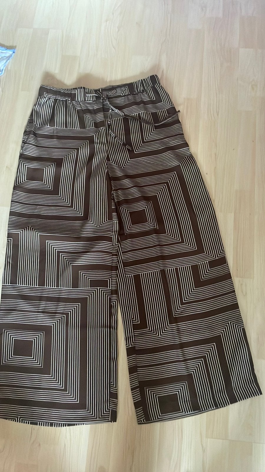 Nieuw bruin print broek maat L H&M, Kleding | Dames, Broeken en Pantalons, Bruin, Maat 42/44 (L), Nieuw, Ophalen of Verzenden