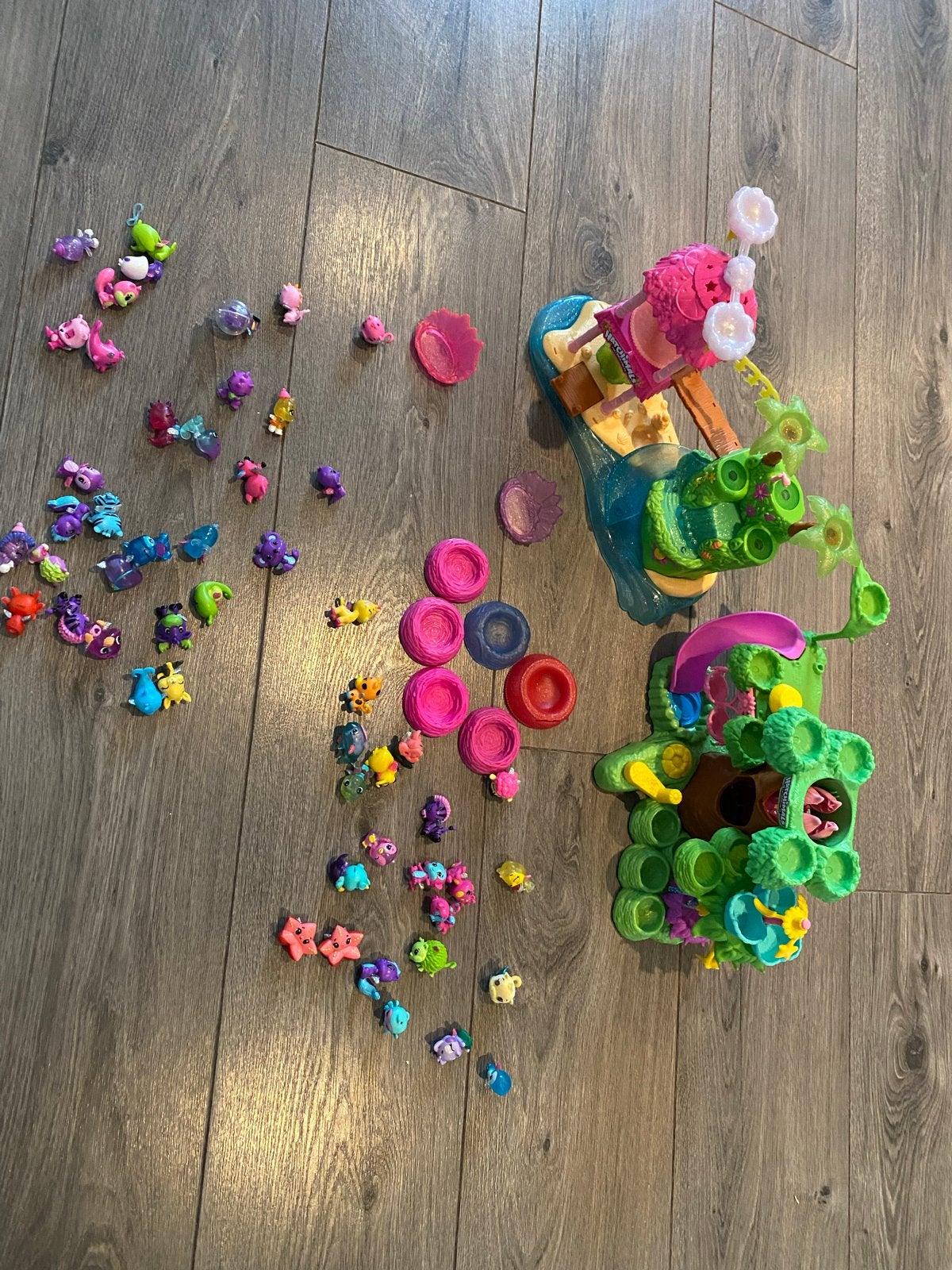 Hatchimals speelset met veel figuren, Ophalen of Verzenden, Gebruikt