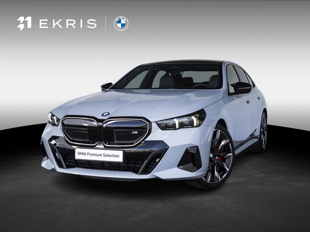 BMW i5 M60 | M Sportpakket Pro | Equipment Pack Pro | Travel, Auto's, BMW, Automaat, Stof, Zwart, Vierwielaandrijving
