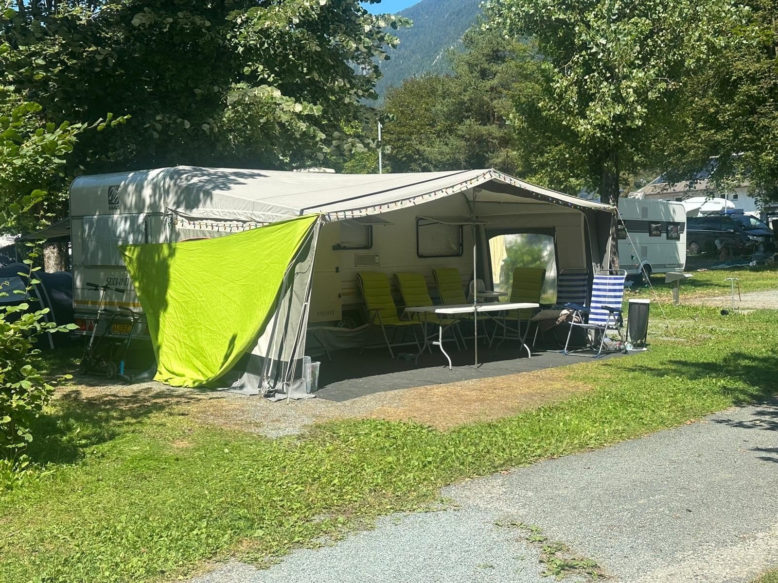 Voortent voor caravan van 6 meter., Ophalen