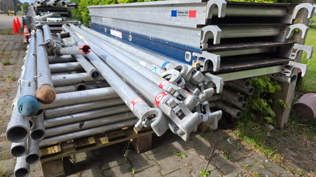 Complete aluminium rolsteiger met wielen, 6m hoog, Ophalen of Verzenden, Gebruikt, Rolsteiger of Kamersteiger, 5 meter of hoger