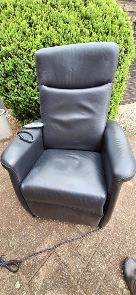 Relaxfauteuil met sta op functie, Huis en Inrichting, Fauteuils, Ophalen, Zo goed als nieuw, 50 tot 75 cm, Leer