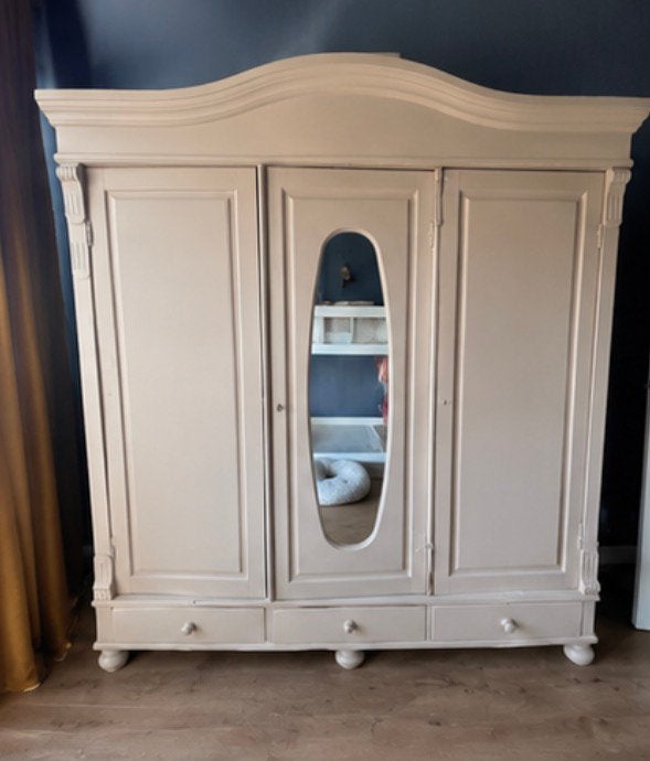 Landelijke kledingkast met spiegel – brocante stijl, Gebruikt, 50 tot 70 cm, 105 cm of meer, Ophalen of Verzenden