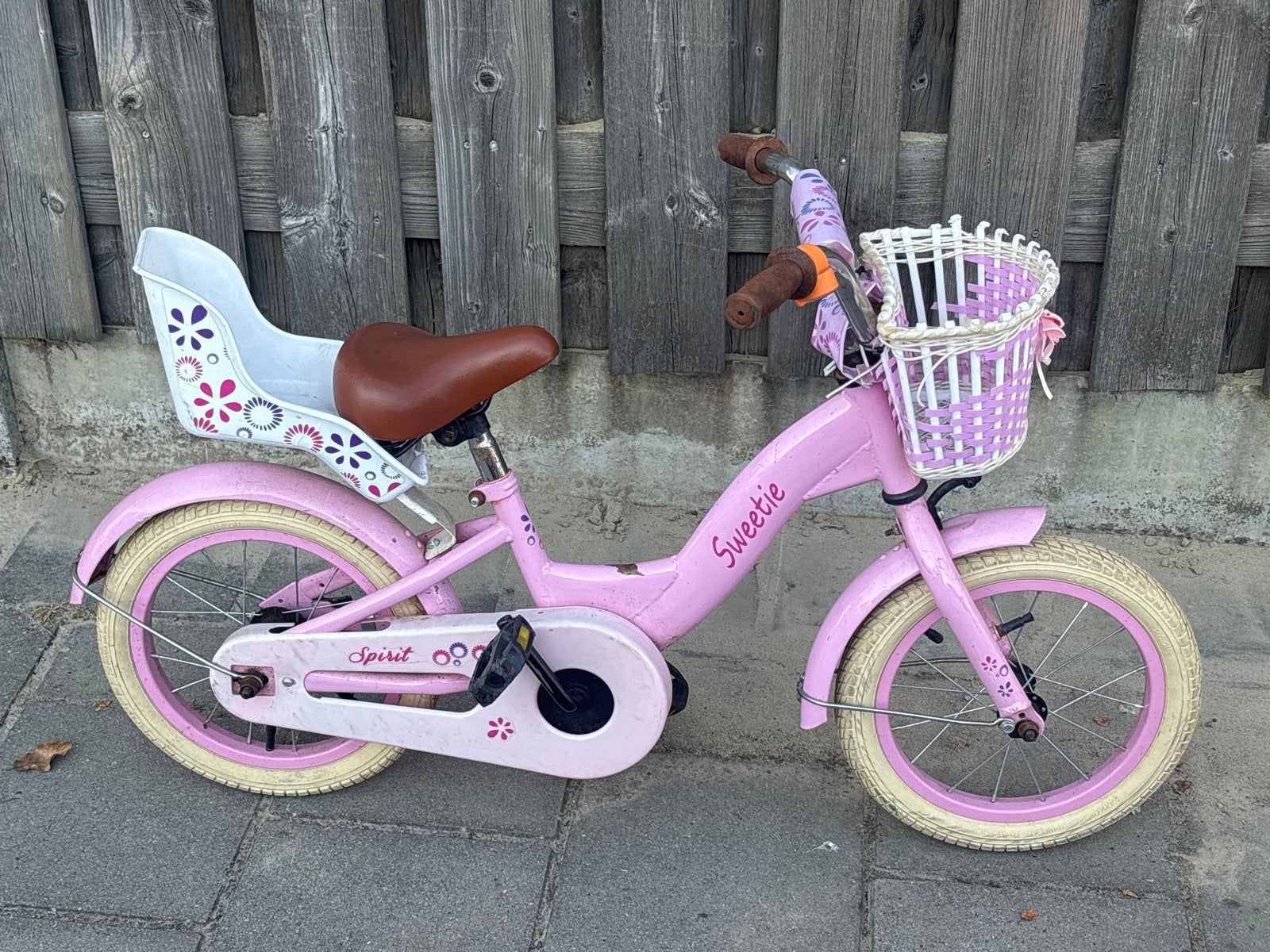 Roze kinderfiets 'Sweetie' met mandje en poppenzitje, Ophalen, Gebruikt, Terugtraprem, 16 tot 20 inch