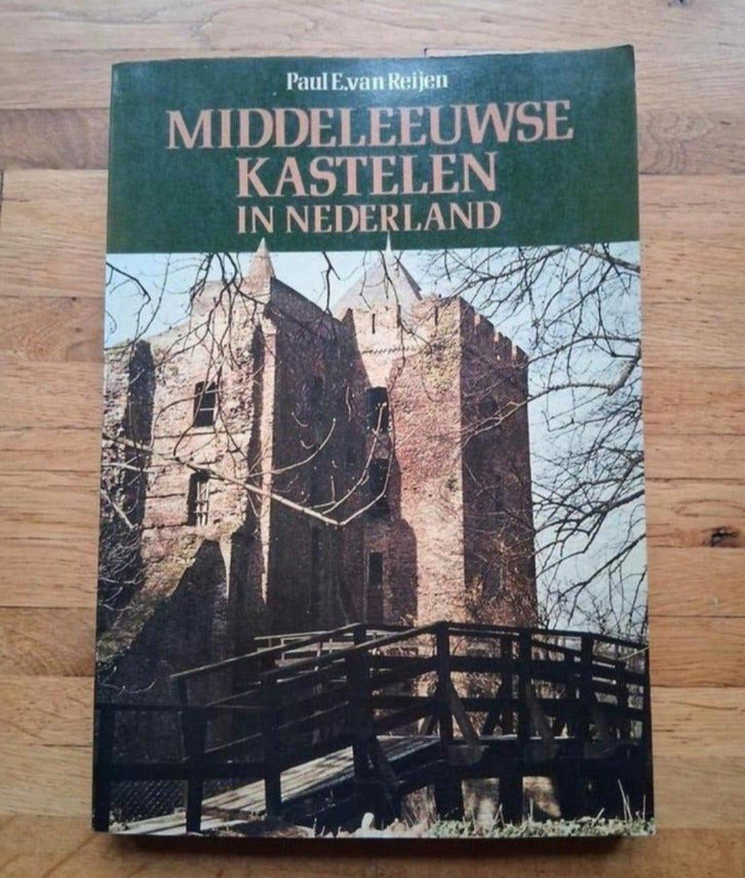 middeleeuwse kastelen in Nederland Geschiedenis fotoboek inf, Ophalen of Verzenden, Zo goed als nieuw