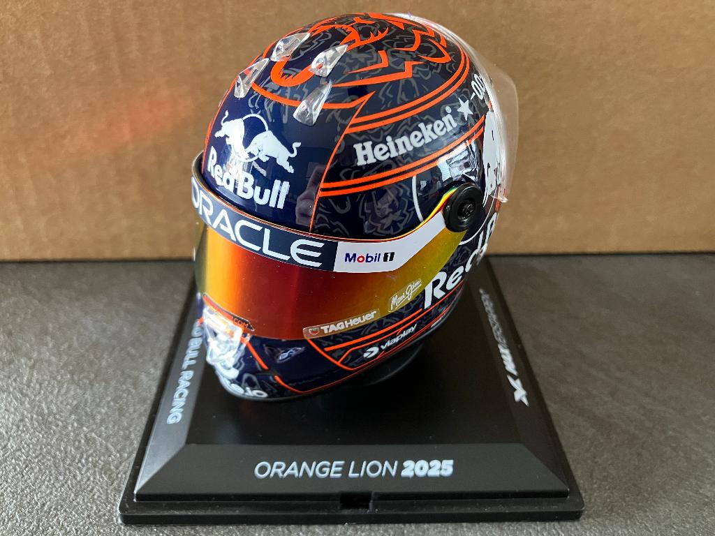 ✅ Max Verstappen 1:4 helm 2025 Orange Lion Red Bull RB21, Verzamelen, Automerken, Motoren en Formule 1, Ophalen of Verzenden, Nieuw