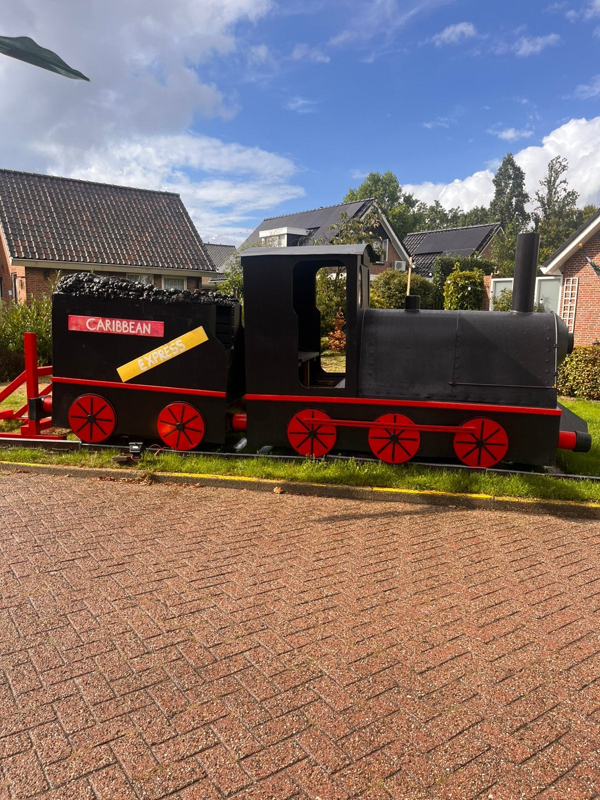 Straatversiering trein, Ophalen