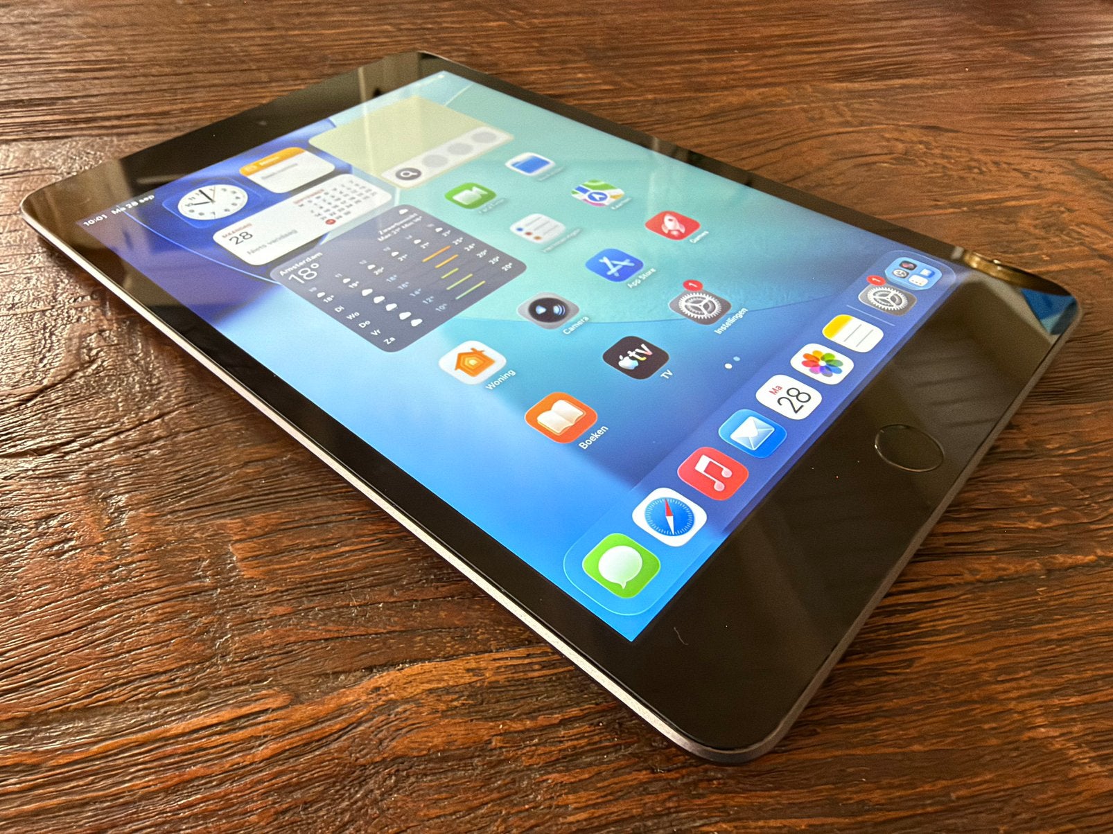 Foto 3 van Apple iPad Mini 5e generatie A2124 64GB Wi-Fi en LTE izgst