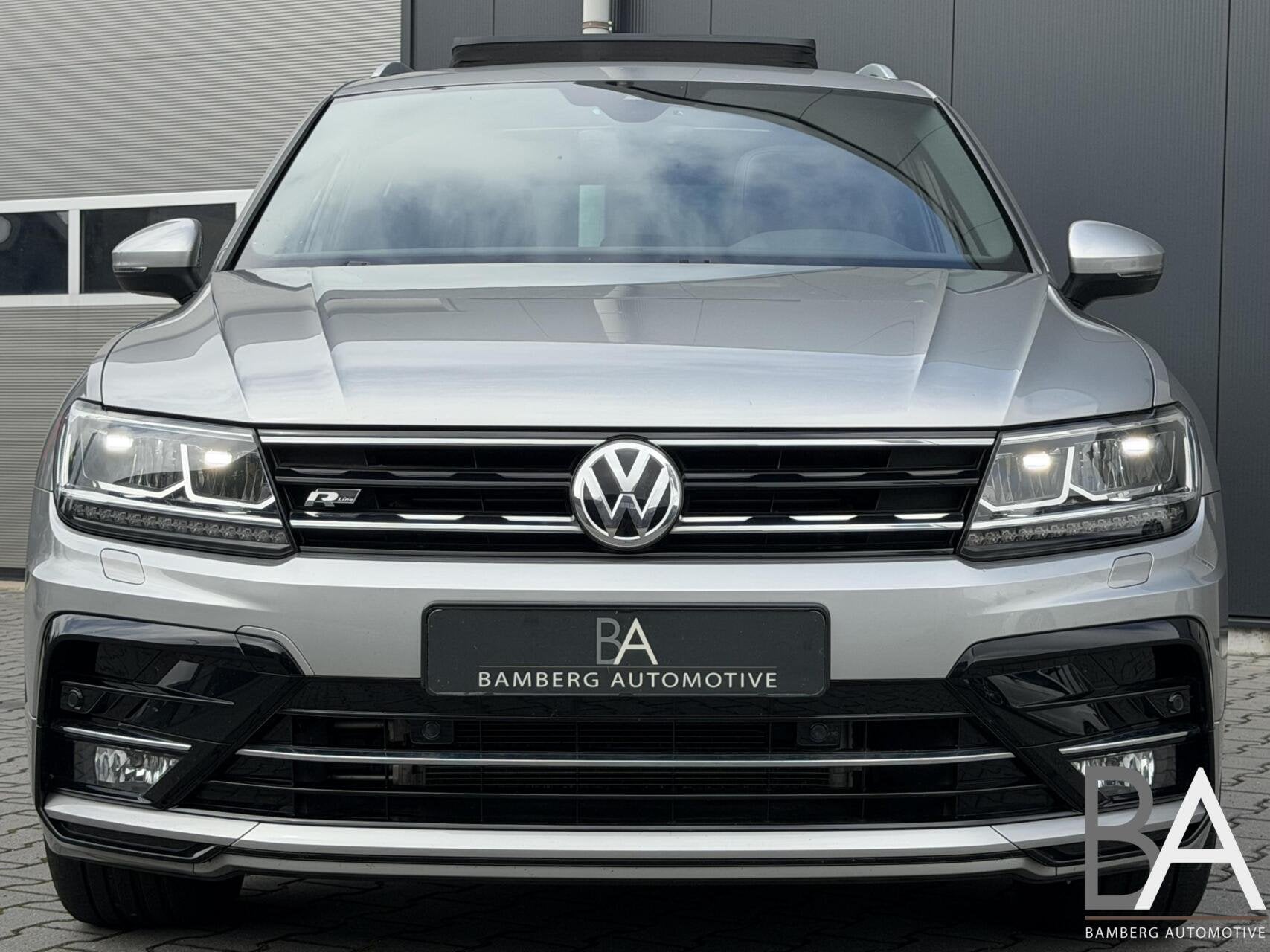 Volkswagen Tiguan 2.0 TSI 4Motion R-line|pano|trekhaak|leder, Gebruikt, 4 cilinders, 2500 kg, Leder