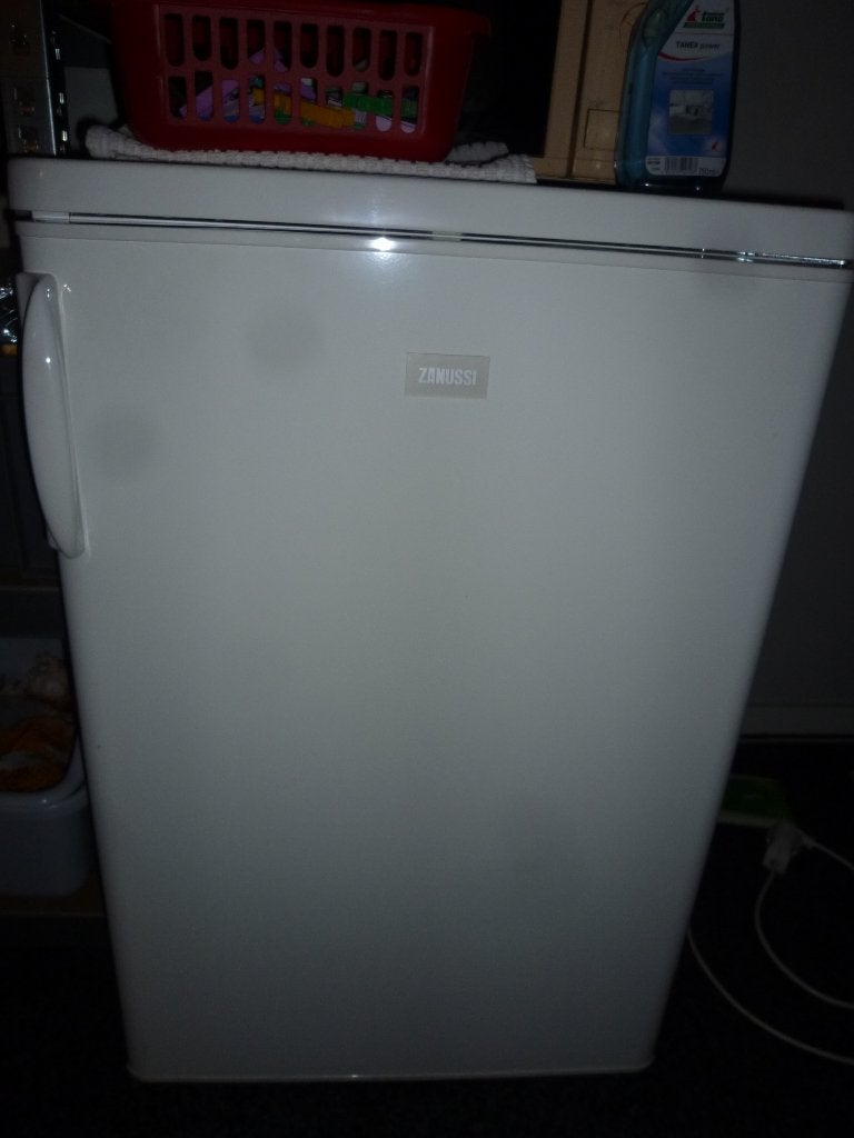 Koelkast Zanussi (tafelmodel), 100 tot 150 liter, 45 tot 60 cm, Ophalen, 85 tot 120 cm