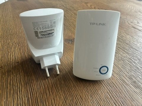 TP-Link en NLE 300 mbps wifi range extender, 2 stuks, Ophalen of Verzenden, Zo goed als nieuw, Tp link