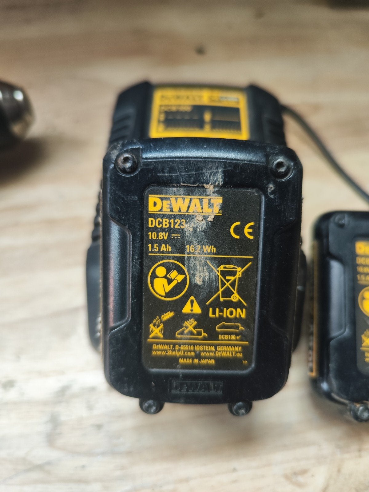 DeWalt DCD710 Boormachine met 2 Accu's en Lader, Ophalen of Verzenden, Gebruikt, Boormachine, Variabele snelheid