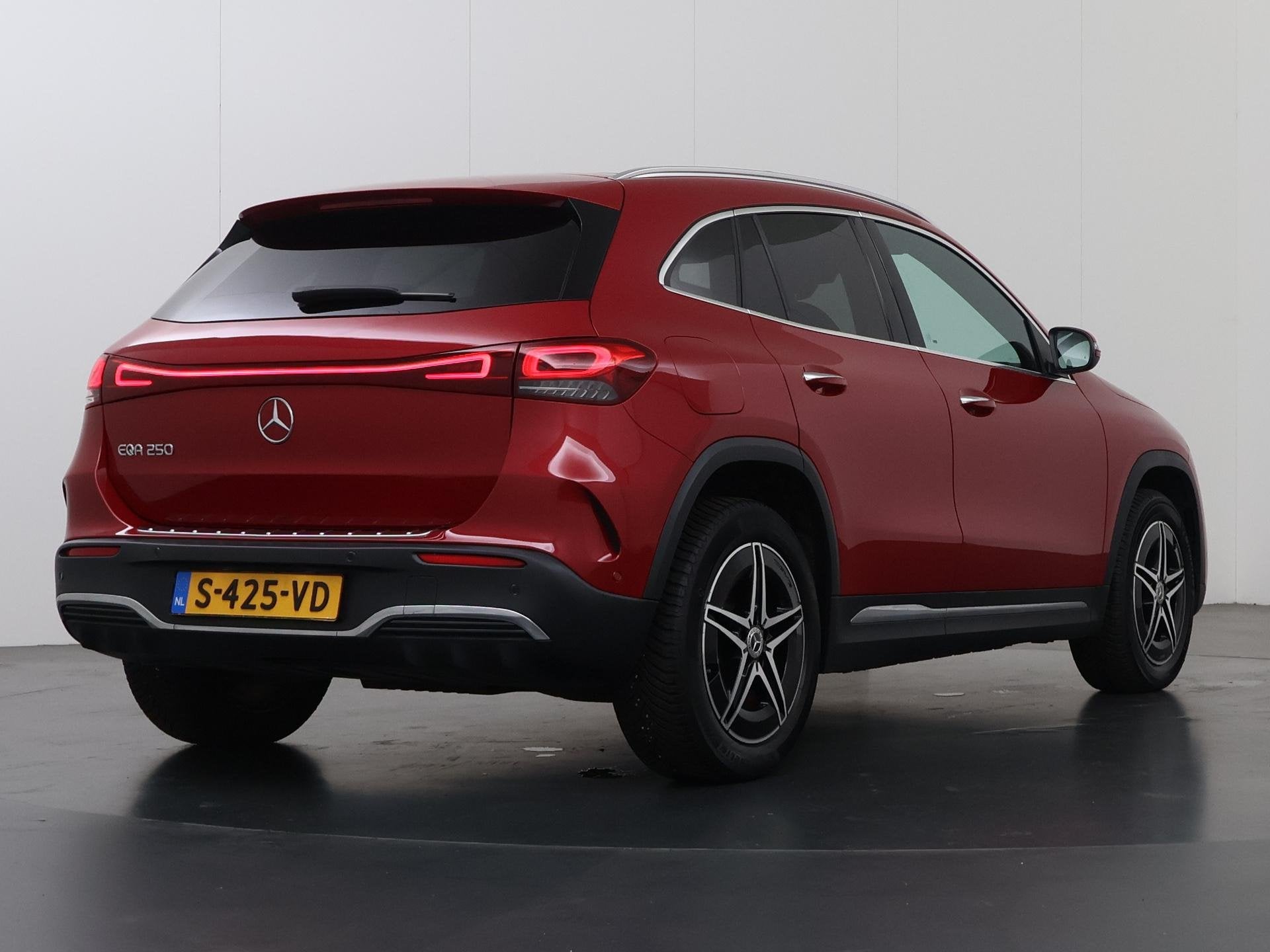 Mercedes-Benz EQA 250 AMG Line 67 kWh | Panoramadak | Trekha, Auto's, 1940 kg, Gebruikt, 190 pk, Sportstoelen