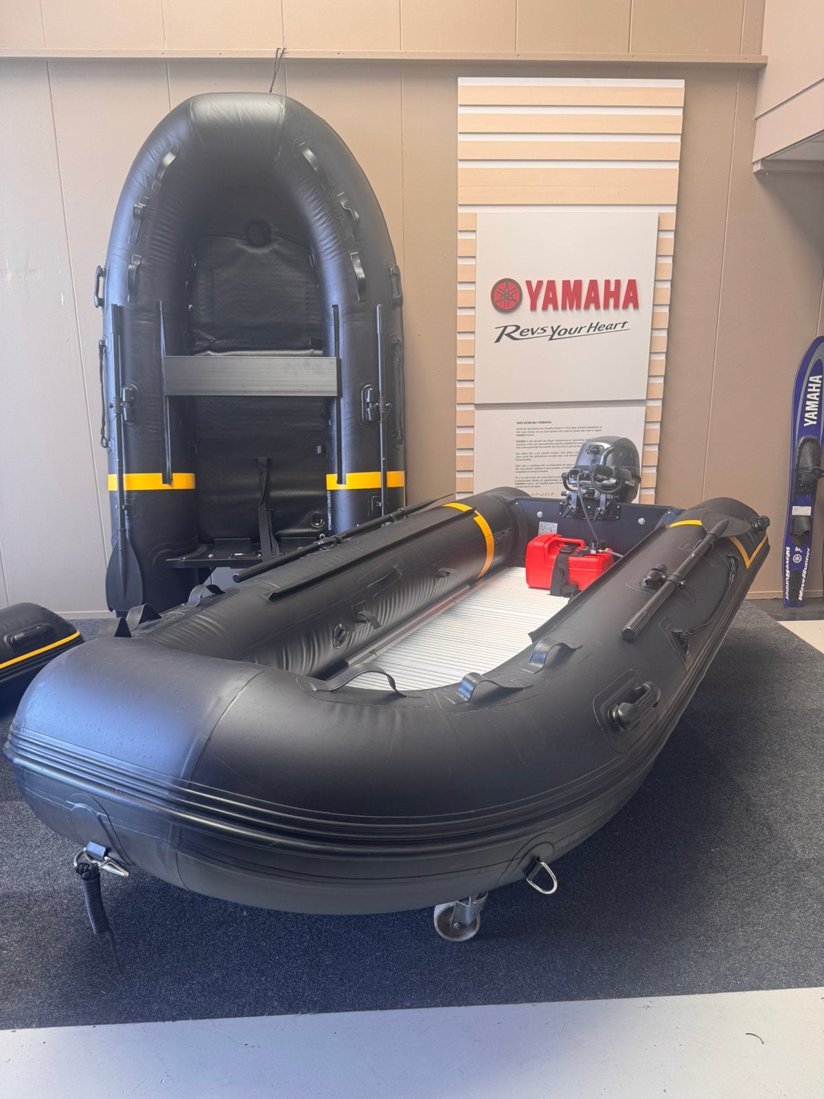Nieuwe set! Yamaha 8 pk 4 takt + Yellow V 330 zwart alu, Watersport en Boten, Rubberboten, Nieuw, Yamaha, Aluminium, Peddels, Ophalen