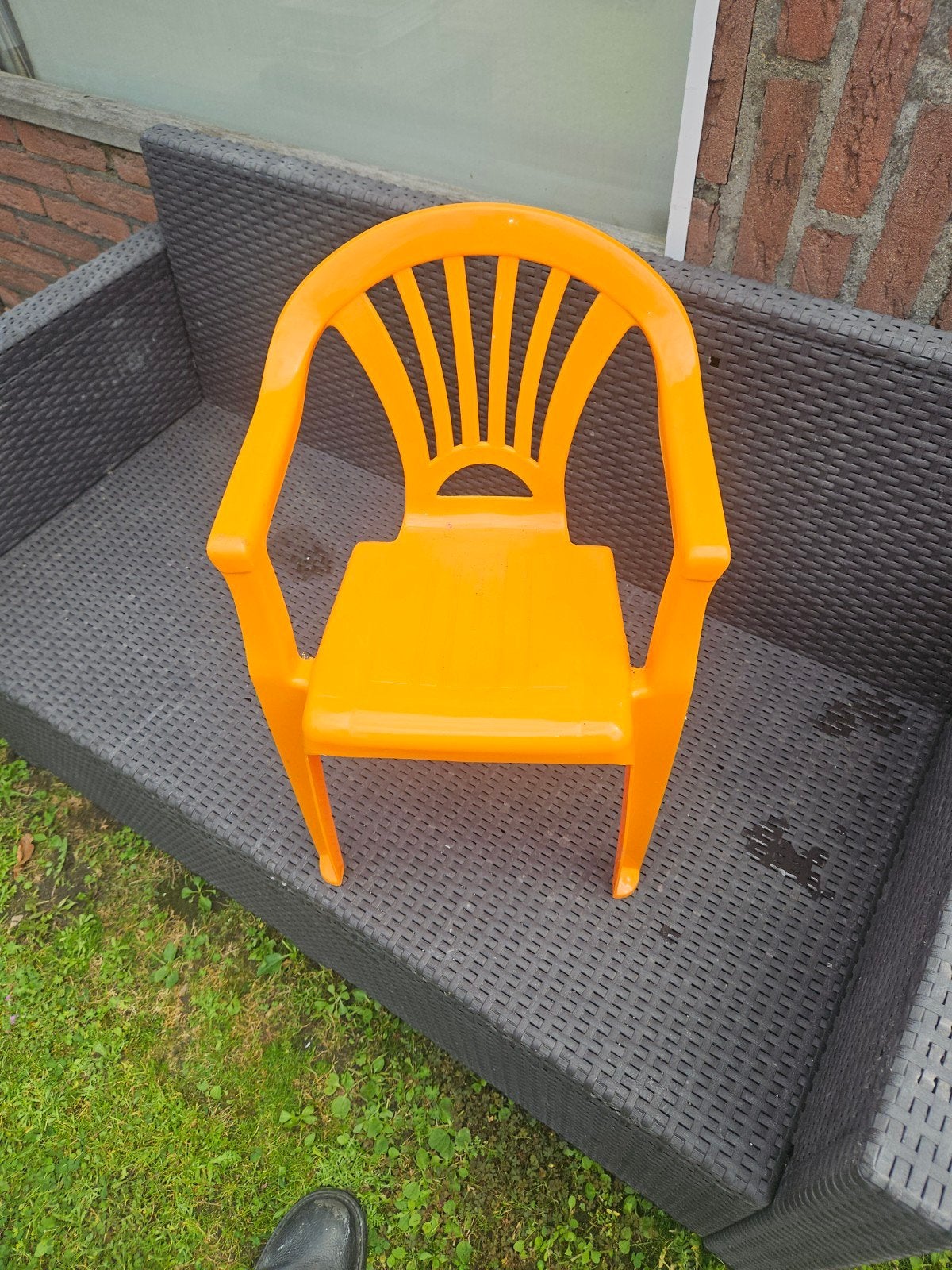 Oranje plastic kinderstoeltje voor binnen en buiten, Ophalen, Gebruikt, Overige typen