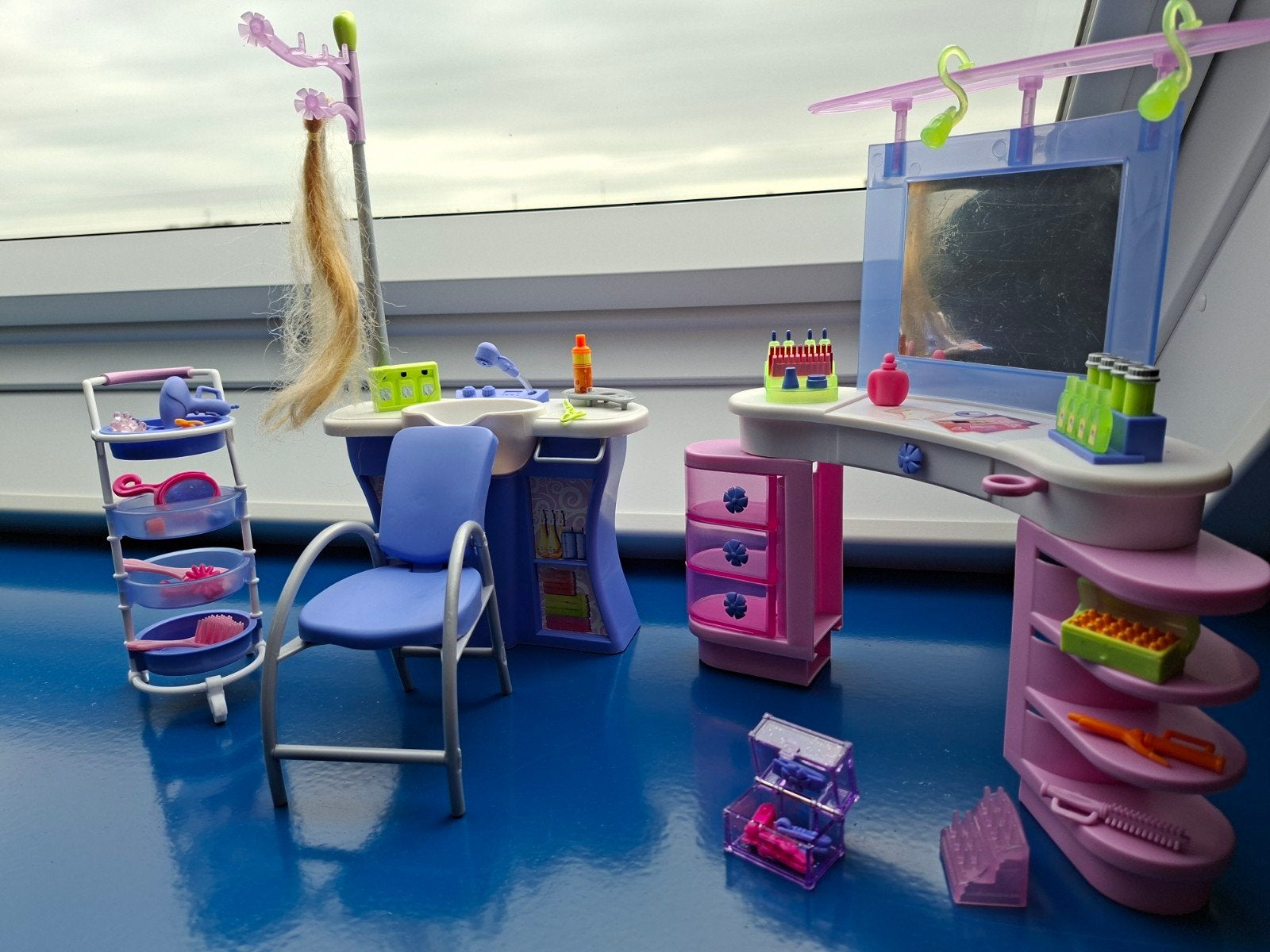 Kapsalon speelset voor Barbie poppen met accessoires, Kinderen en Baby's, Ophalen of Verzenden, Zo goed als nieuw, Barbie