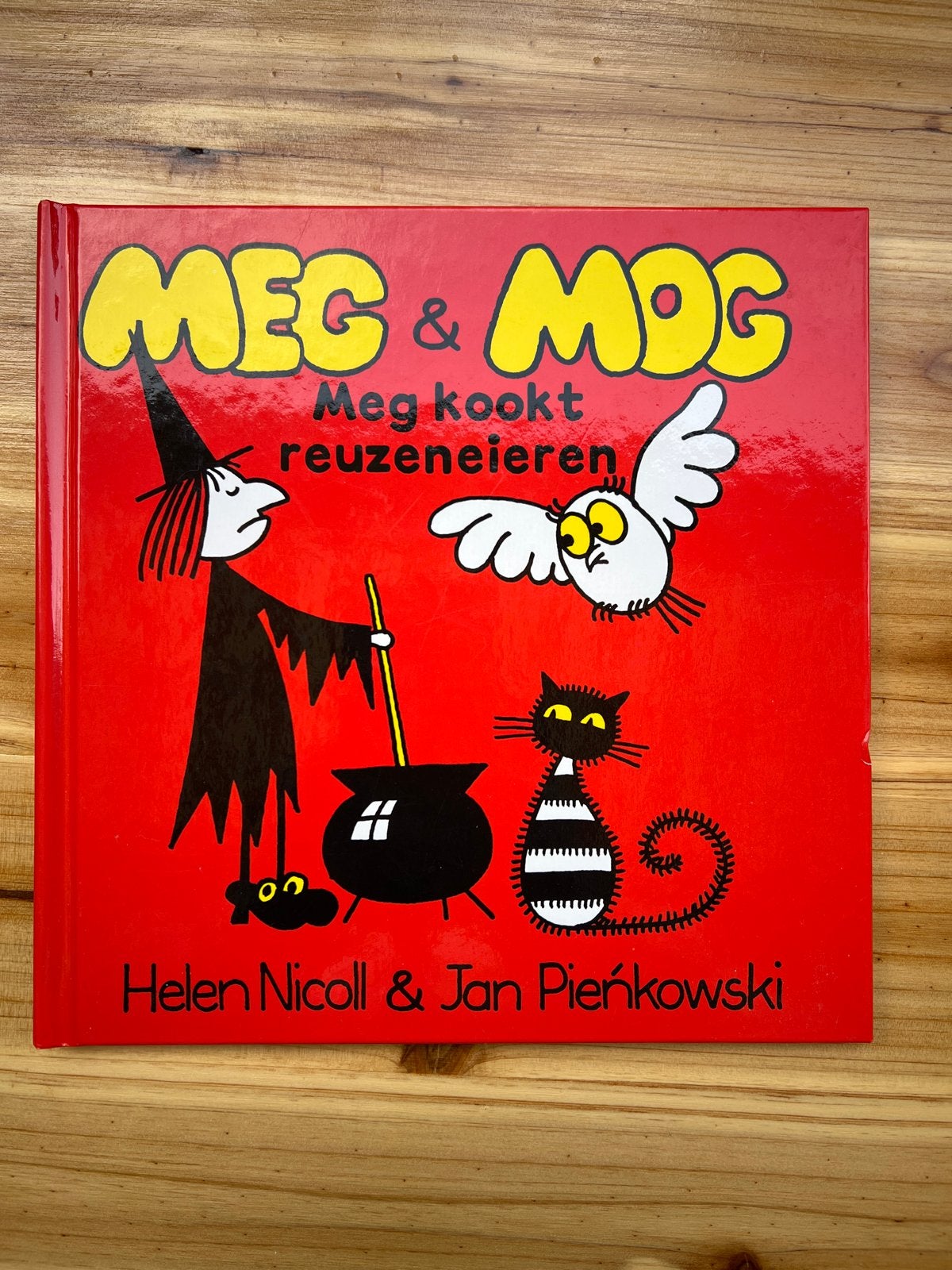 Meg & Mog: Meg kookt reuzeneieren - Helen Nicoll, Ophalen of Verzenden, Zo goed als nieuw, 2 tot 3 jaar