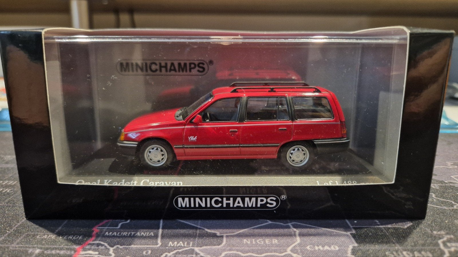 Opel Kadett E Caravan MiniChamps 1:43 Modelauto Rood 1989, Ophalen of Verzenden, Zo goed als nieuw, Auto, MiniChamps