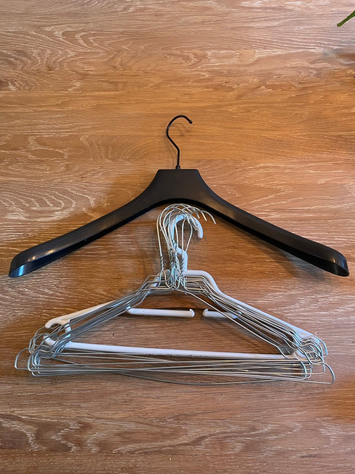 Gratis Kledinghangers - Set van diverse materialen, Ophalen, Gebruikt, Metaal, Volwassenen