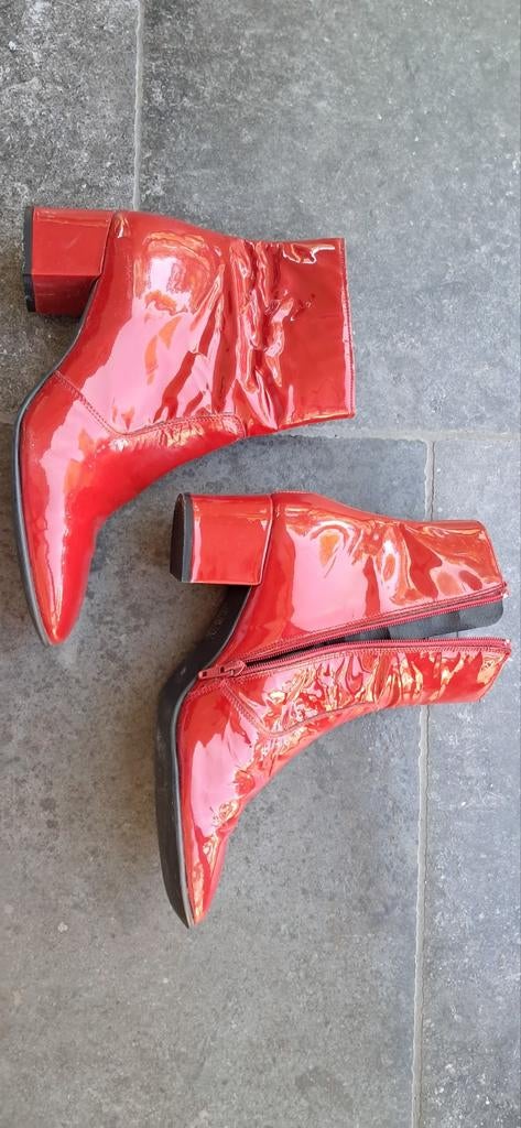 Rood lakleren laarsje Lina Locchi mt 40, Lina Locchi, Lage of Enkellaarzen, Ophalen of Verzenden, Zo goed als nieuw