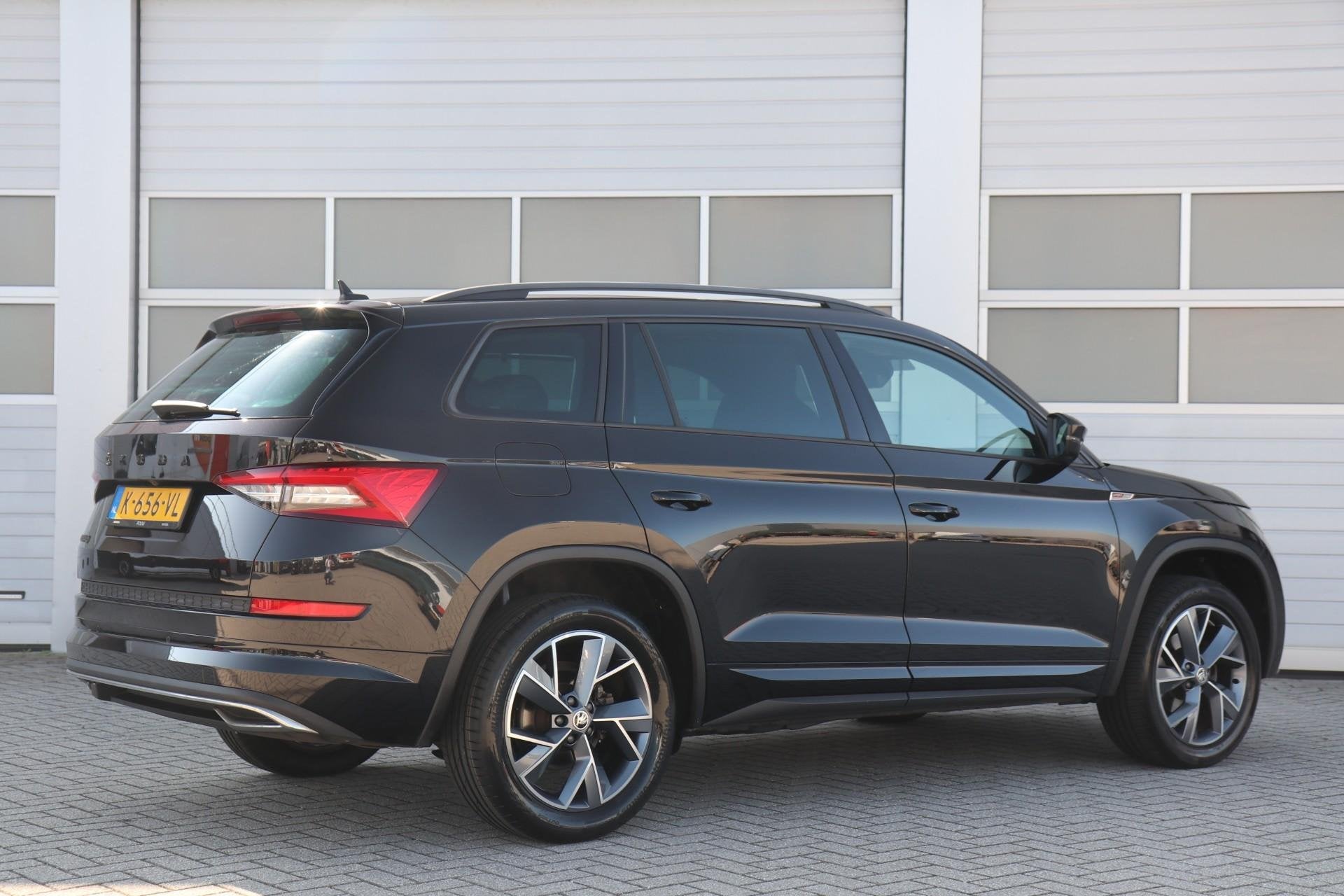 Skoda Kodiaq 1.5 TSI 150pk DSG Sportline Business | Achterui, Auto's, Skoda, 12 maanden, 4 cilinders, Zwart, Origineel Nederlands