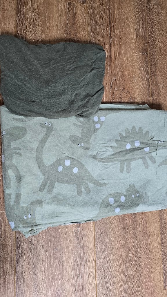 Overtrekset en hoeslaken 140x70 dino, Dekbedovertrek, Ophalen of Verzenden, Zo goed als nieuw, Babybedje