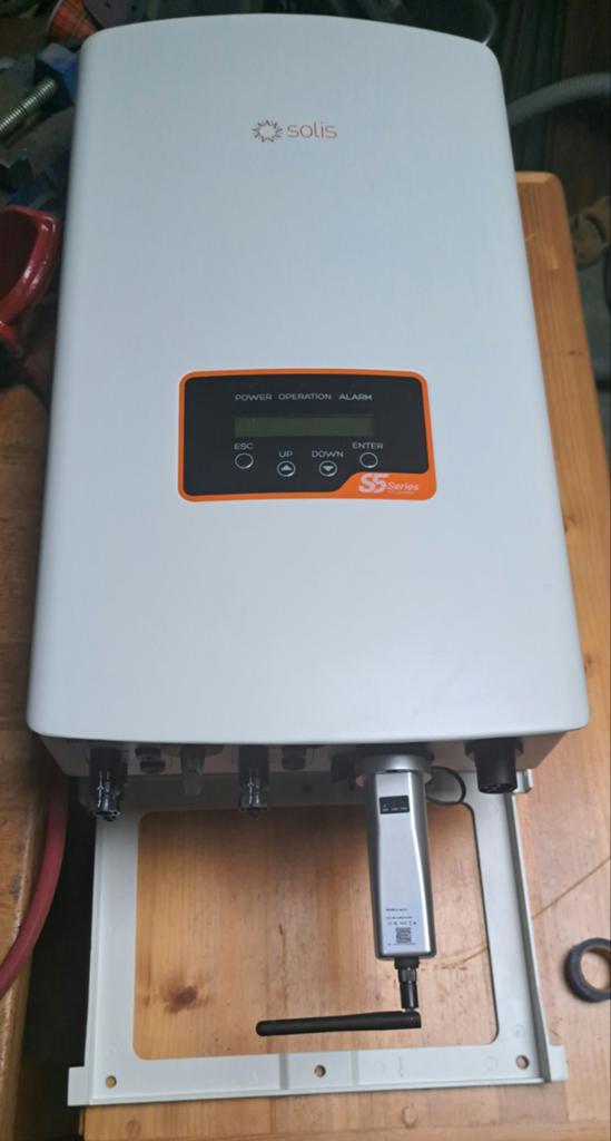 Solis-S5 Omvormer - Zo goed als nieuw met WiFi dongel, Doe-het-zelf en Verbouw, Zonnepanelen en Toebehoren, Ophalen of Verzenden