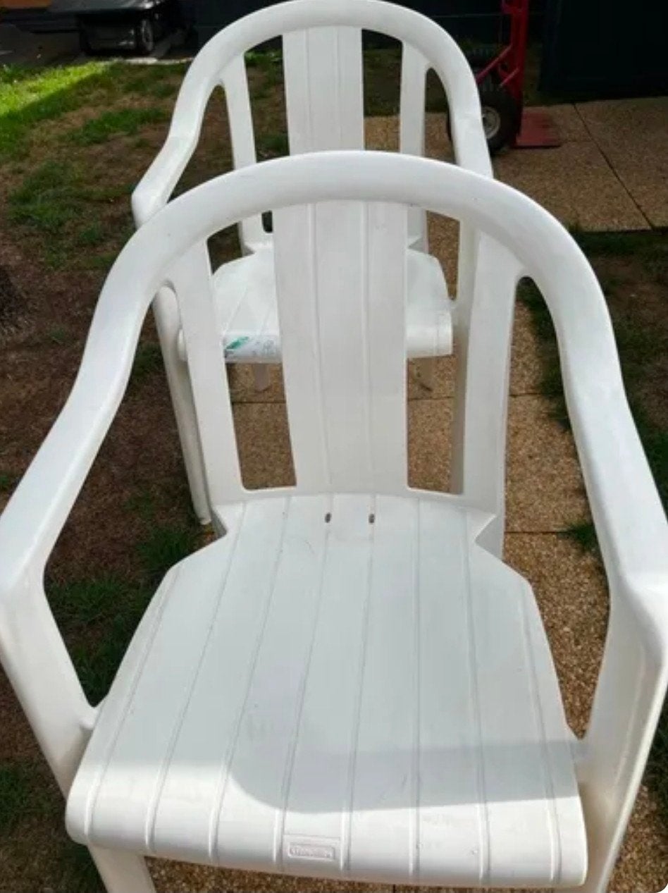 Partij 100 stuks stapelbare kunststof stoelen met 25 tafels, Ophalen, Gebruikt, Kunststof, Stapelbaar