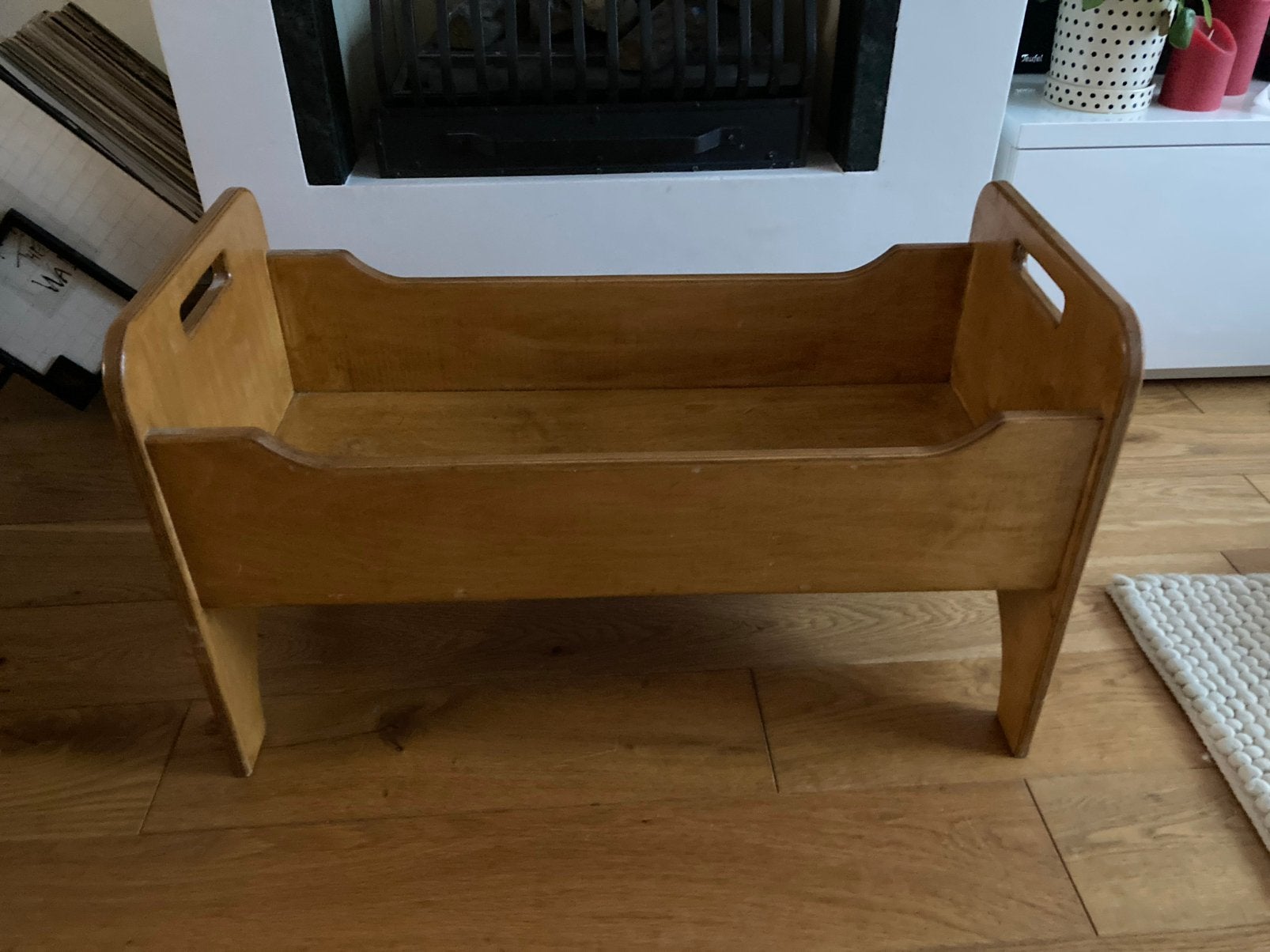 Vintage houten poppenbed, Kinderen en Baby's, Speelgoed | Poppen, Ophalen, Zo goed als nieuw, Babypop