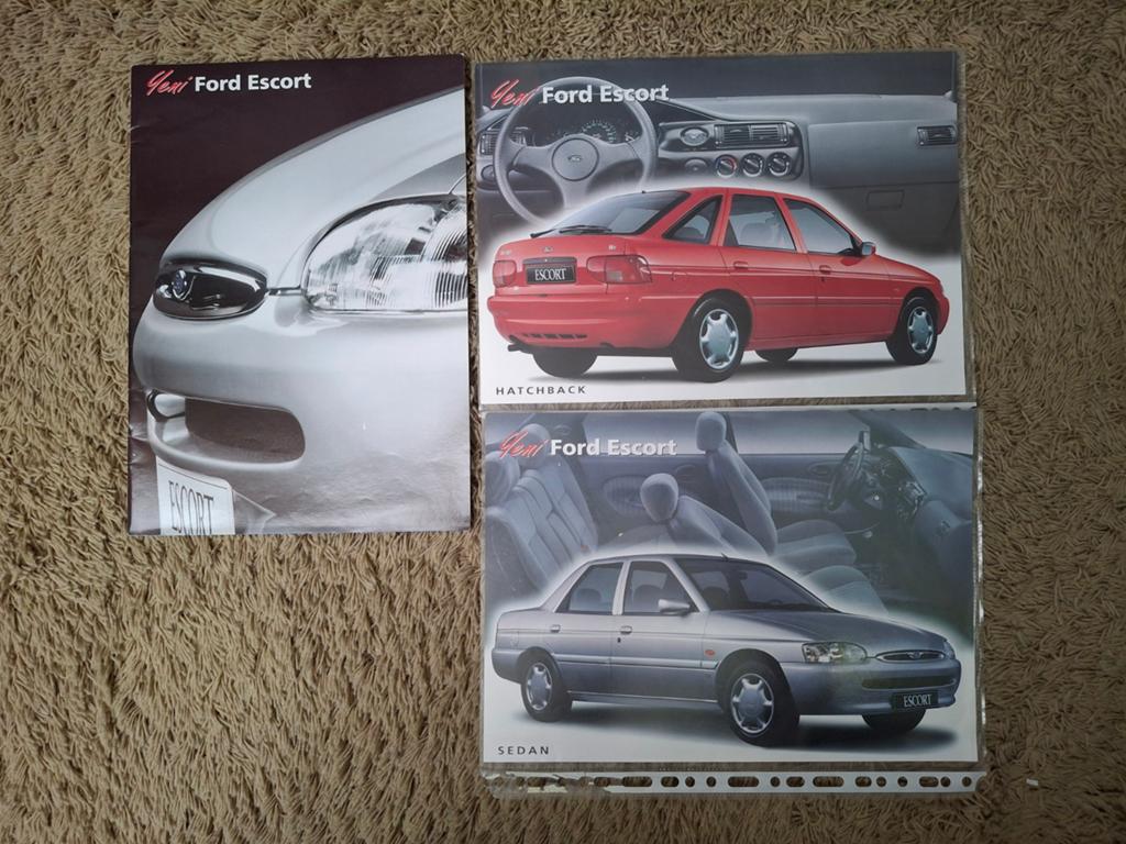 Autofolder en 2x leaflet Ford Escort mk7 uit Turkije, Verzenden, Zo goed als nieuw, Ford