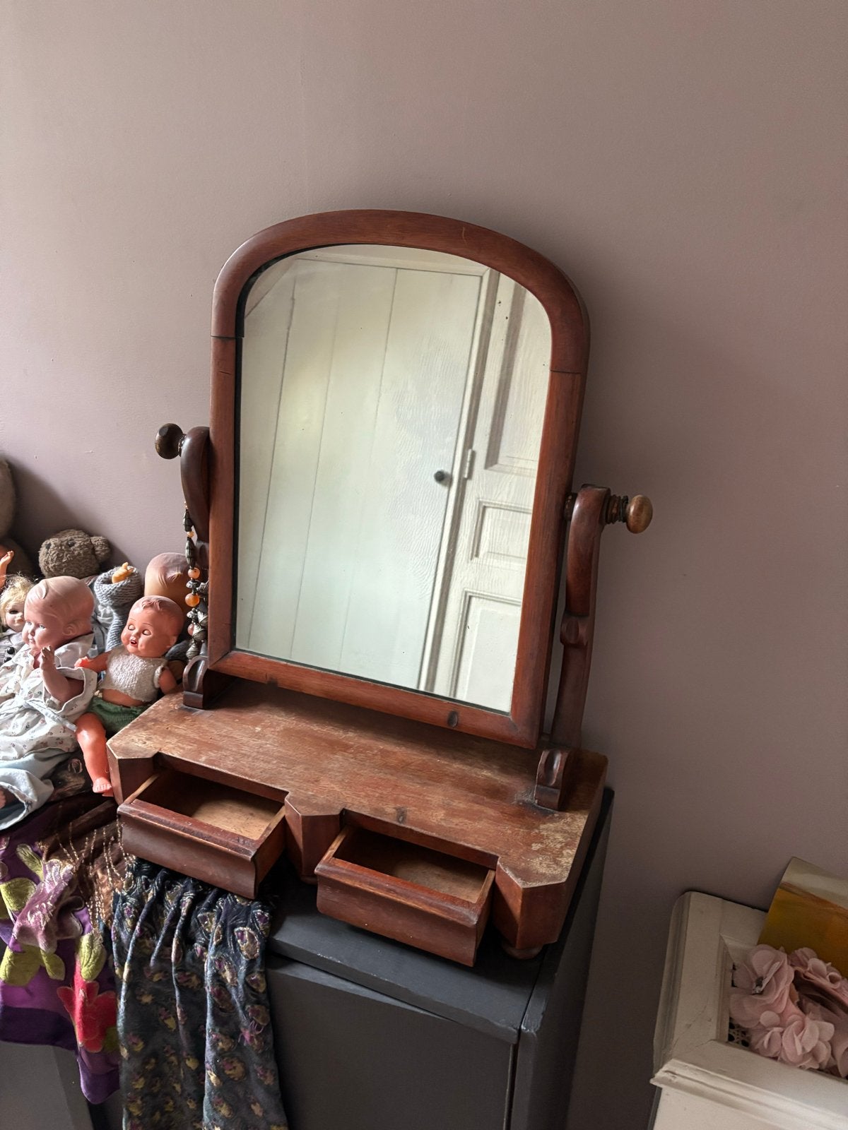 Antieke houten spiegel met lades, Antiek en Kunst, Ophalen of Verzenden, Rechthoekig, 50 tot 100 cm, 100 tot 150 cm