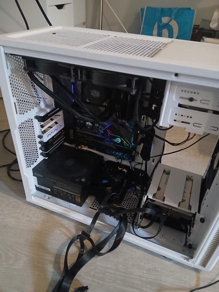 Krachtige Gaming PC - Wit, Cooler Master Koeling, 850W PSU, Cooler Master (koeling), Gebruikt, 8 GB, Ophalen of Verzenden