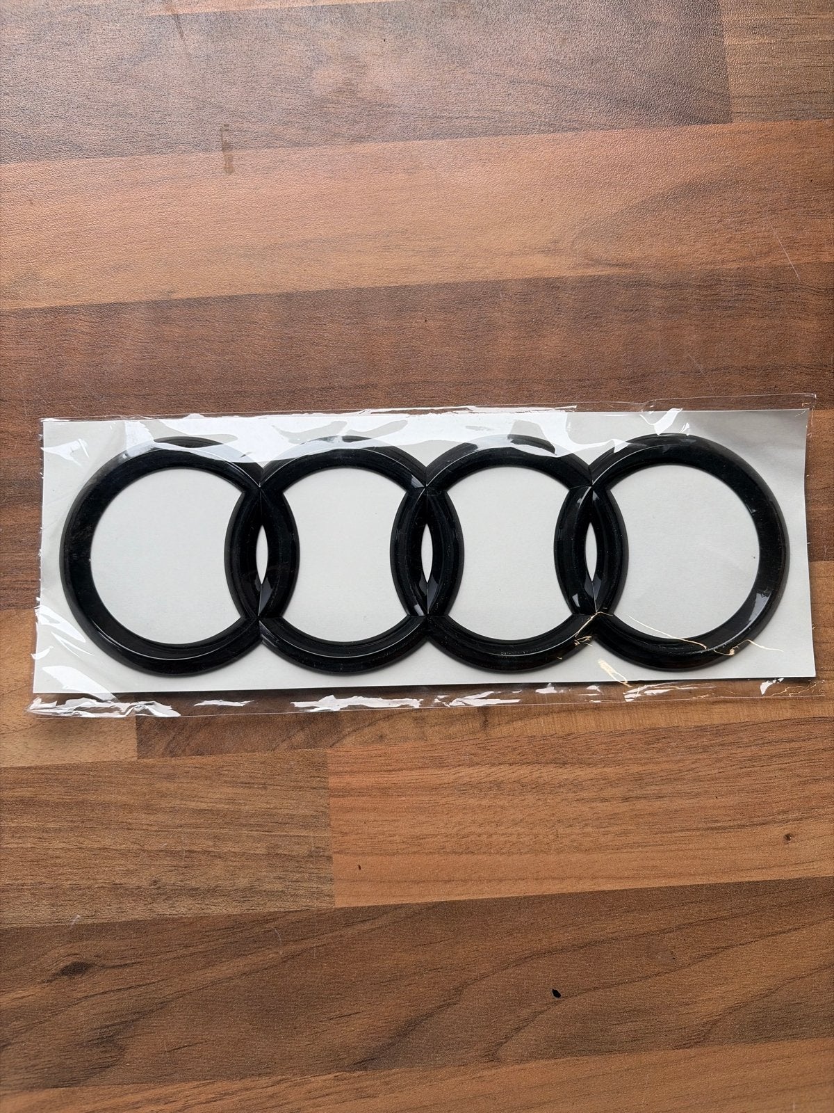 Kofferbak logo Audi zwart 216mm A6 (2012-17) Q7 (2009-15), Ophalen of Verzenden, Nieuw, Achter, Audi
