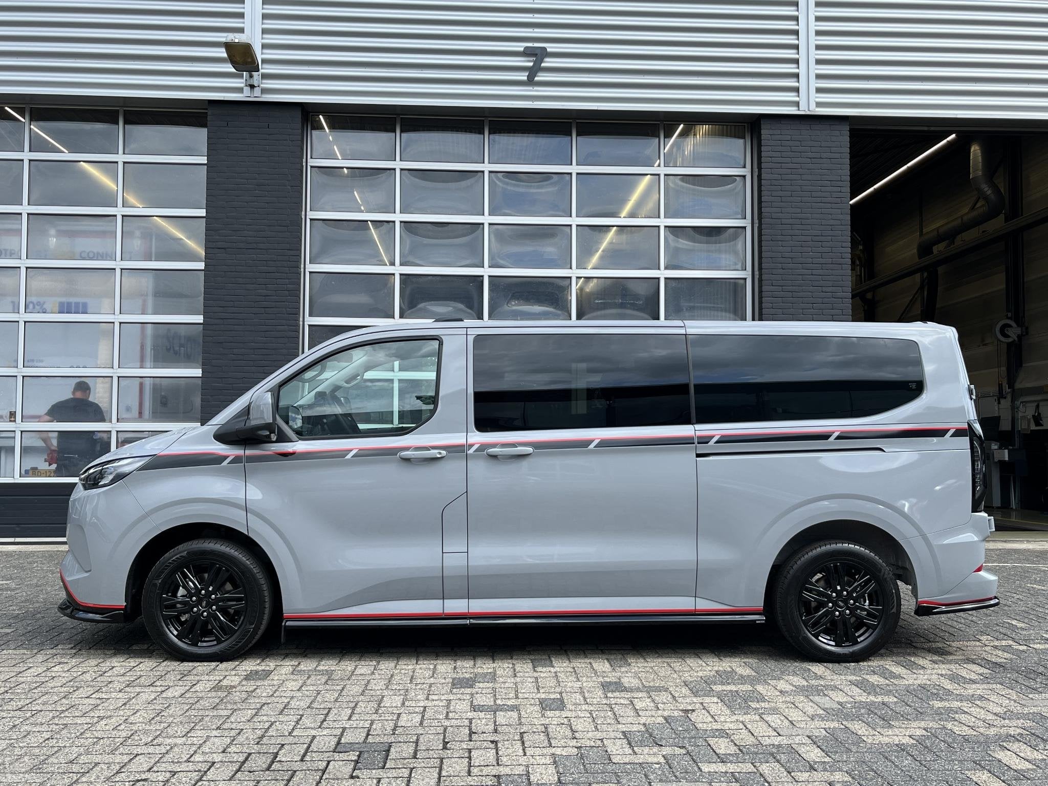 Ford Transit Custom 320 2.5 PHEV L2H1 Grey Platinum Dubbele, Auto's, 4 cilinders, 233 pk, Plug-in hybride, Bedrijf