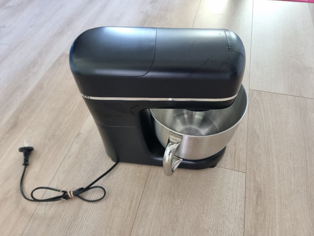 Keuken deegmachine, Witgoed en Apparatuur, Keukenmixers, 3 tot 4 liter, Ophalen, Zo goed als nieuw, 3 snelheden of meer
