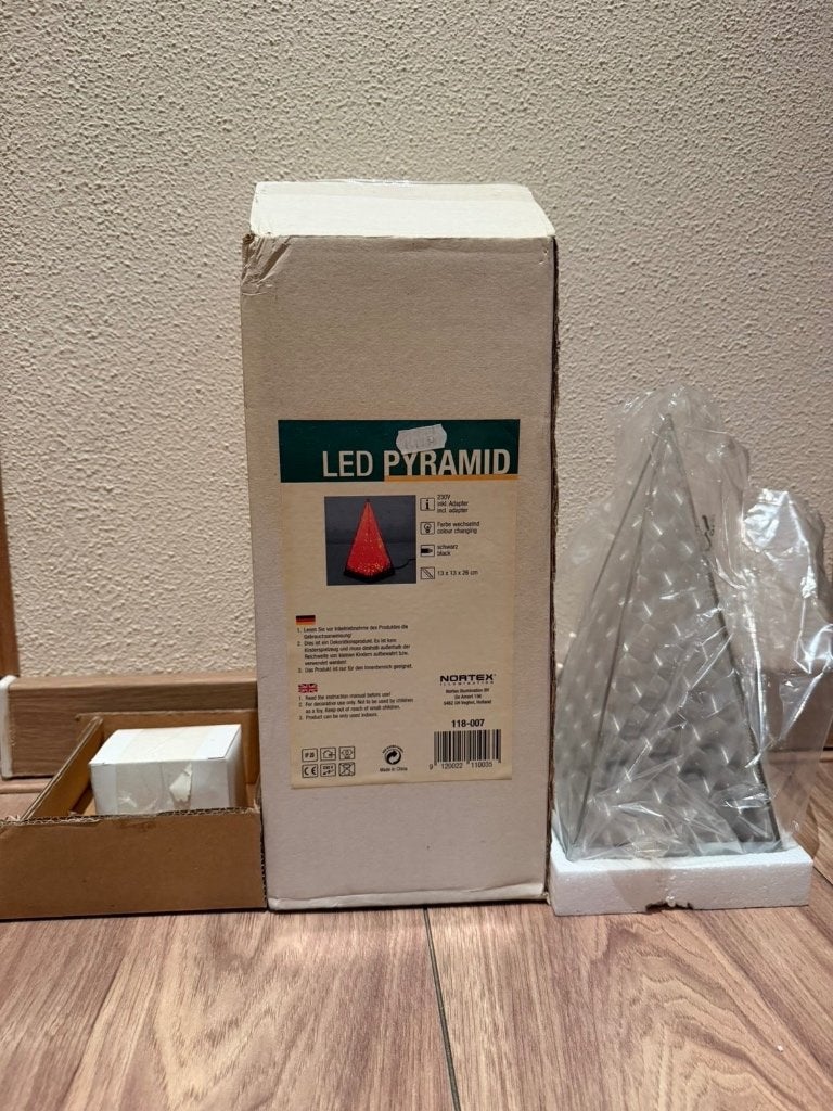 LED Piramide Kleurveranderend - Sfeervolle Decoratie, Ophalen of Verzenden, Nieuw, Versiering, Overige