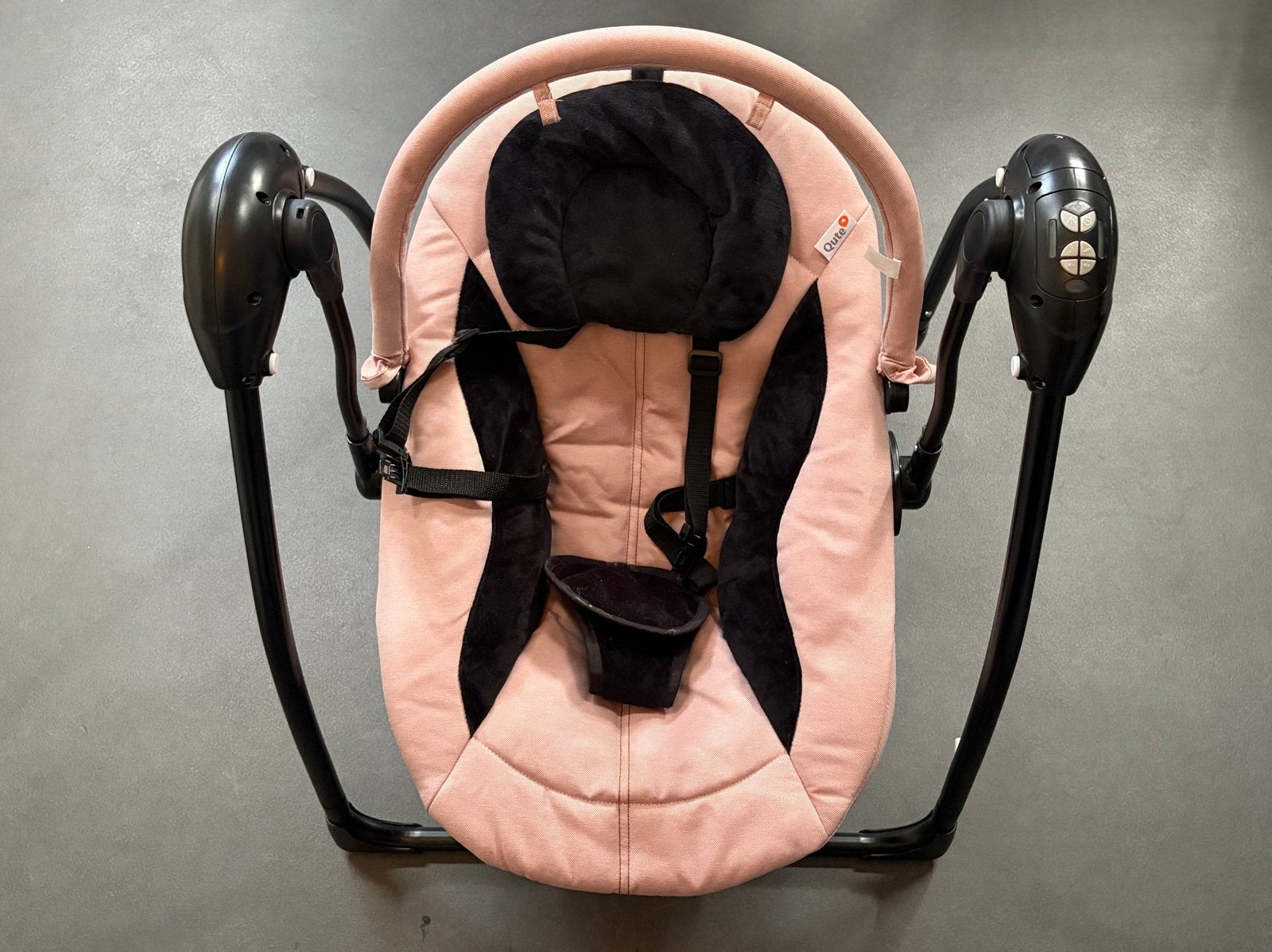 Qute Schommelstoel Q-Swing Softpink Uil / Zwart Frame, Ophalen, Zo goed als nieuw, Schommelstoel