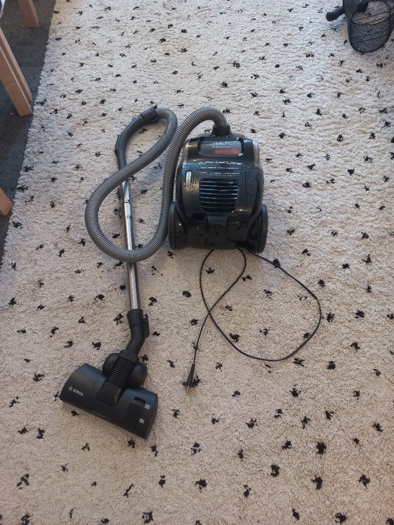 AEG Electrolux SuperCyclone 2100W Zeer krachtige stofzuiger, Witgoed en Apparatuur, Ophalen, Gebruikt, Overige typen, Geschikt voor harde vloeren