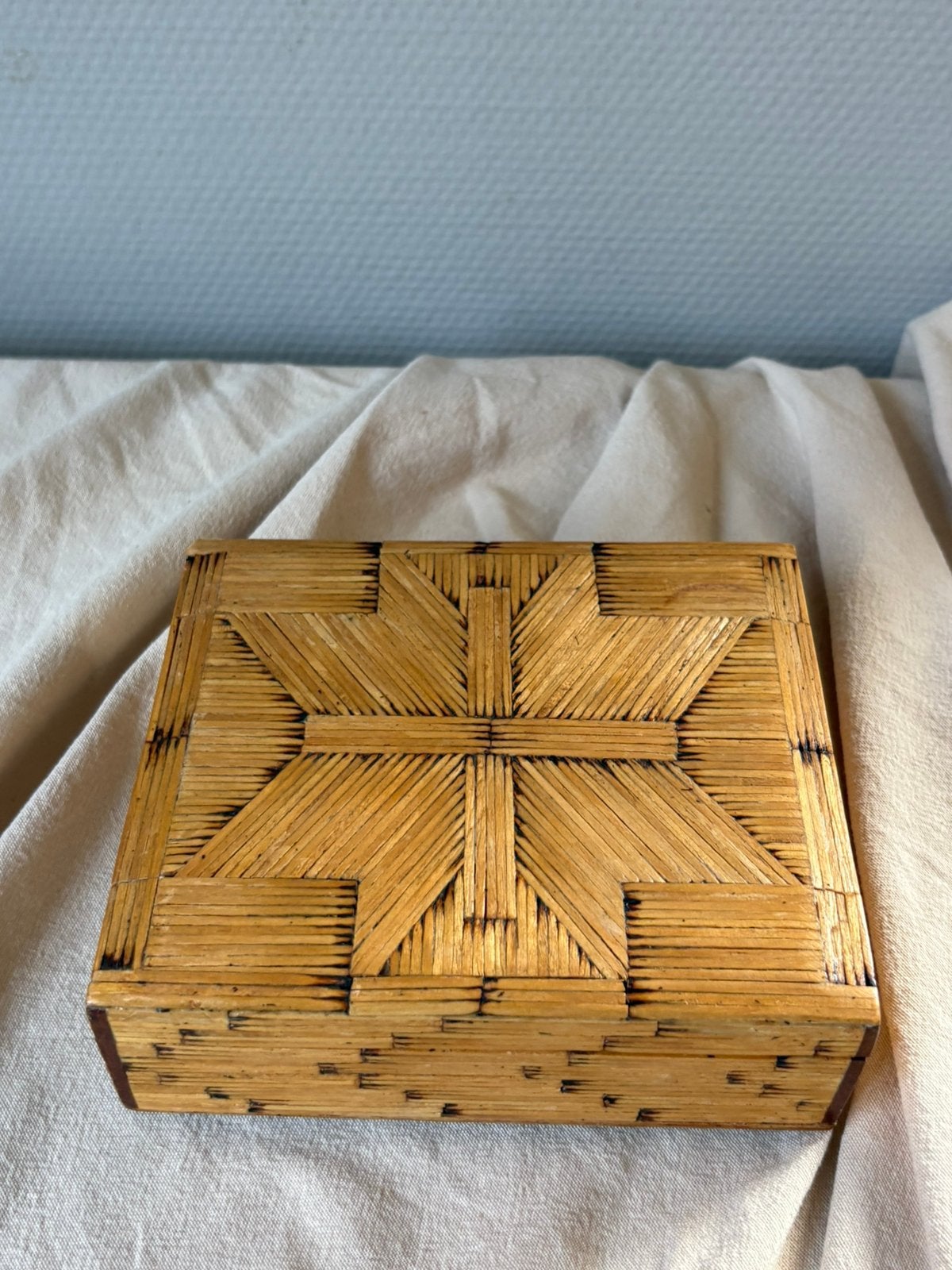 Folk art doos| antiek | lucifersdoosje| tramp art, Antiek en Kunst, Ophalen of Verzenden