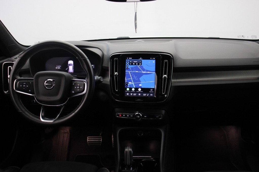 Volvo XC40 Recharge P8 AWD R-Design - Digitaal Cockpit, Carp, Auto's, Volvo, Gebruikt, Met garantie (alle), 430 km, SUV of Terreinwagen