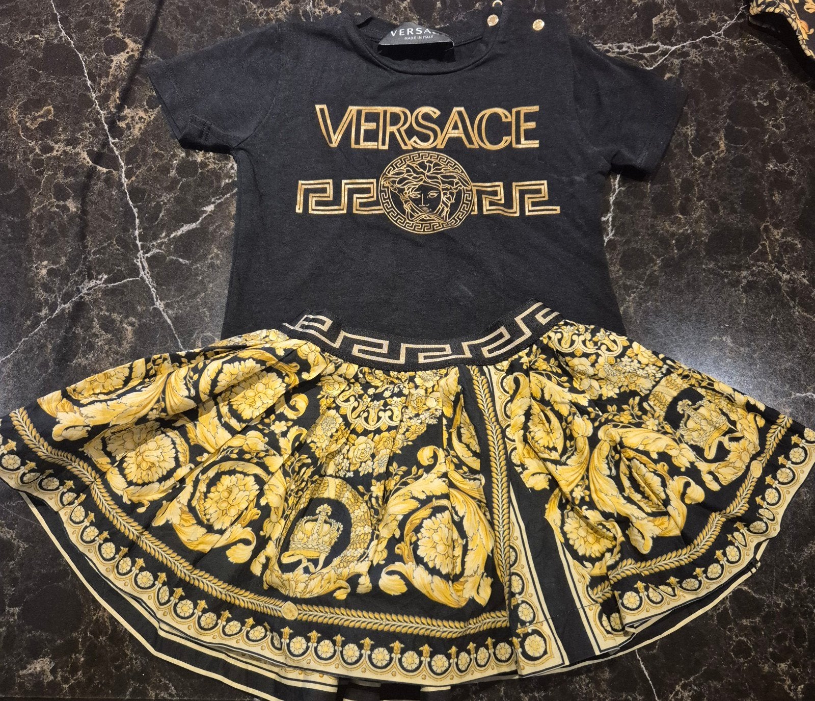Versace T-shirt en rokje set voor baby's, Ophalen of Verzenden, Zo goed als nieuw, Versace, Meisje